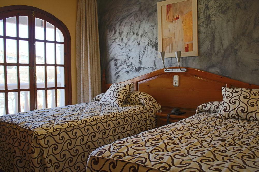 Hotel La Curva Альболоте Экстерьер фото