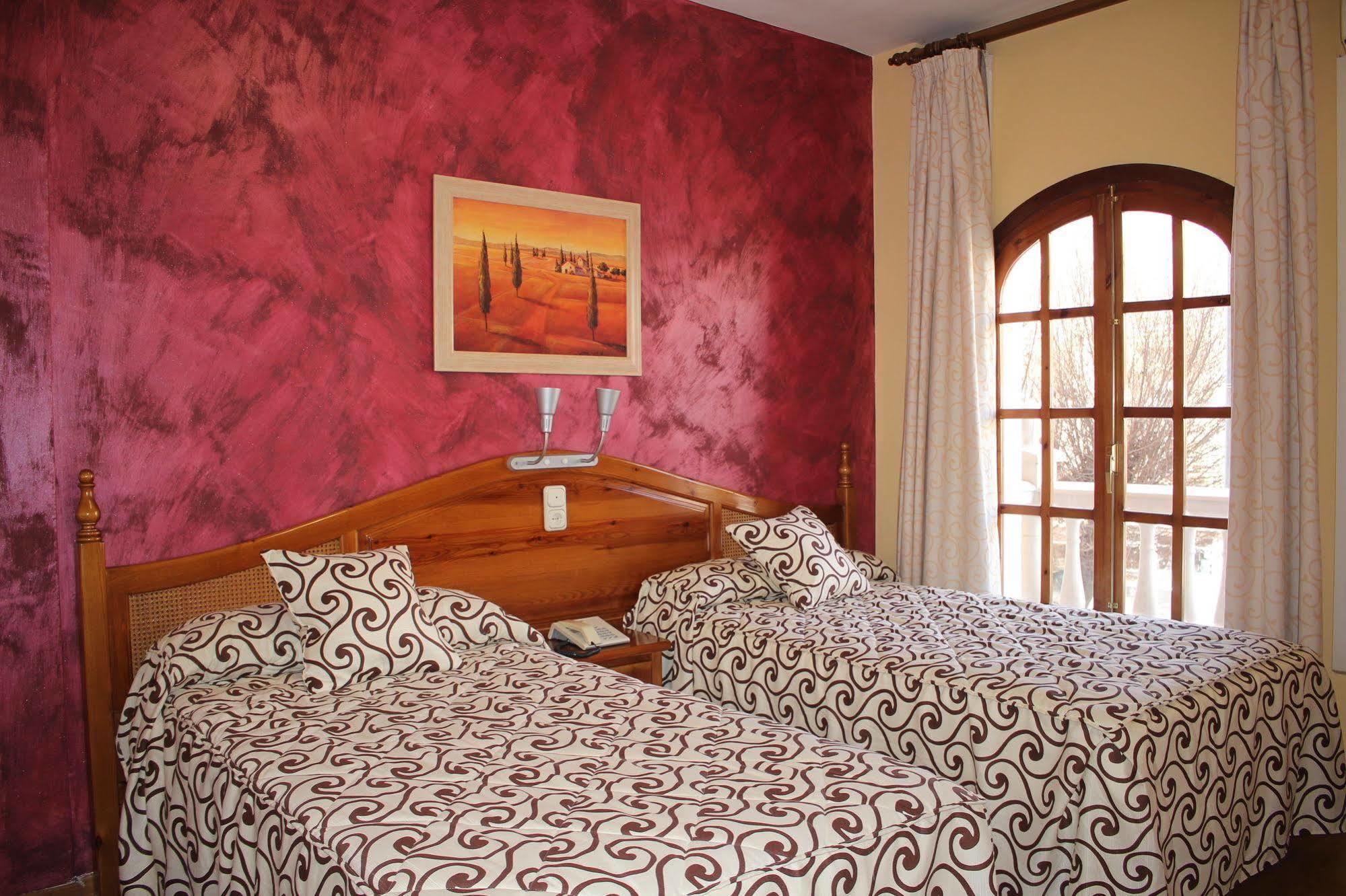Hotel La Curva Альболоте Экстерьер фото